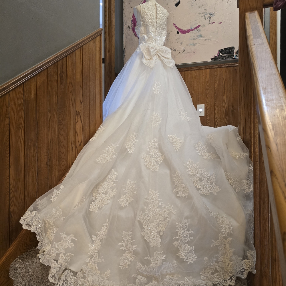 Private Label White Lace Bridal Gown Preowned